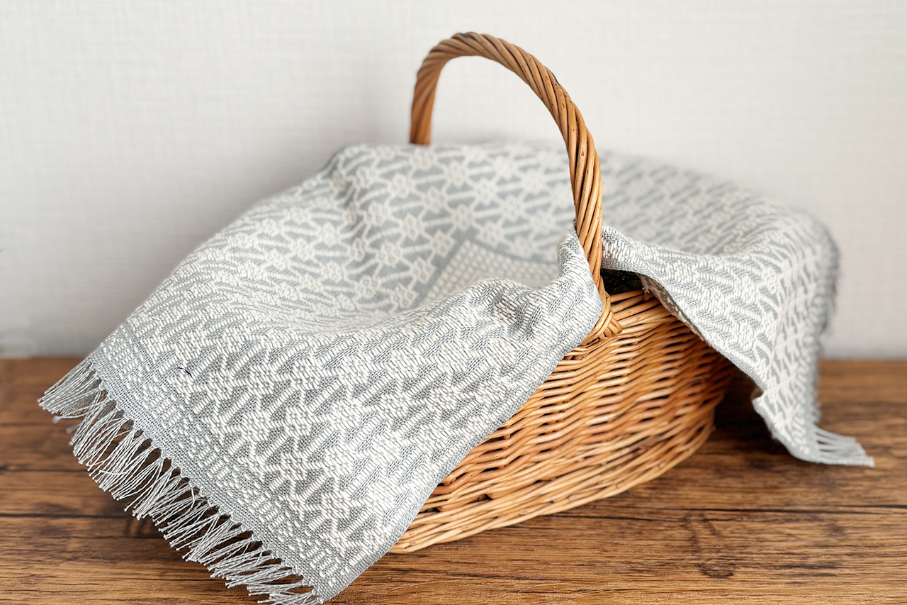 こぎん刺しのある暮らし｜“飾る”と“使う”の間